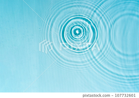 Patterns from Circles from drops on clear water Transparent blue water surface with ripples. Cosmetic moisturizing essence Patterns from Circles from drops on clear water Transparent blue water surface with ripples. Cosmetic moisturizing essence 107732601