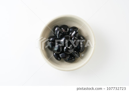 Boiled beans image 107732723