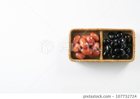 Boiled beans image 107732724