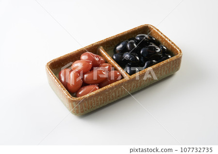 Boiled beans image 107732735