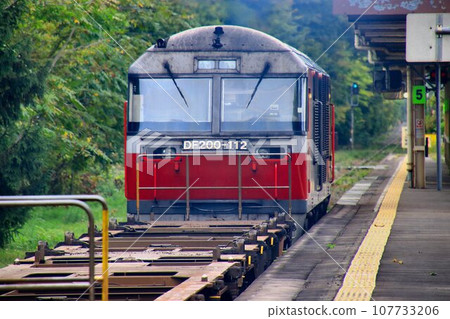 DF200內燃機車正在北方大地上辛勤耕耘…以貨櫃貨運列車支撐北海道物流。 DF200內燃機車正在北方大地上辛勤耕耘…以貨櫃貨運列車支撐北海道物流。 107733206