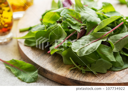 Mix salad leaves 107734922