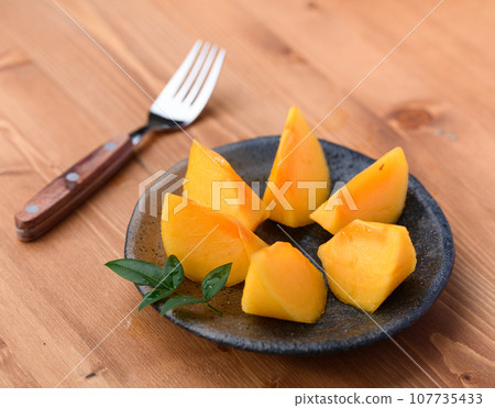 Very sweet taste of autumn Persimmon Fruit (Wood grain background) Persimmon fruit Very sweet taste of autumn Persimmon Fruit (Wood grain background) Persimmon fruit 107735433