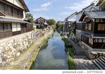 近江八幡市、八幡堀和舊街景 近江八幡市、八幡堀和舊街景 107735618