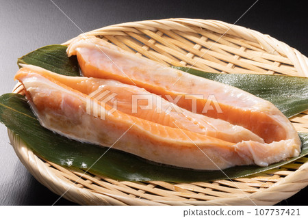 [Chilean farmed, thawed] Coho Salmon Harasu 107737421