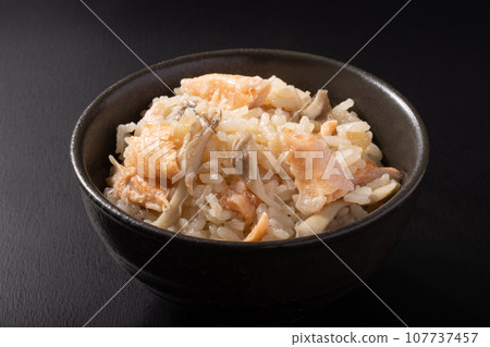 鮭魚原和舞茸炒飯 107737457