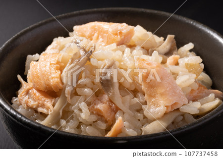 鮭魚原和舞茸炒飯 107737458