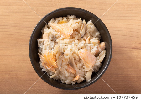 鮭魚原和舞茸炒飯 鮭魚原和舞茸炒飯 107737459