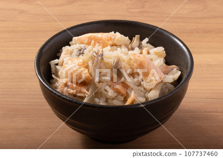 鮭魚原和舞茸炒飯 107737460