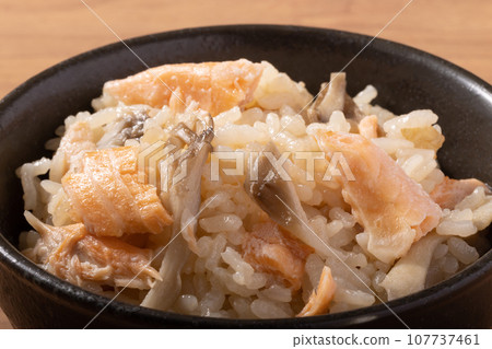 鮭魚原和舞茸炒飯 鮭魚原和舞茸炒飯 107737461