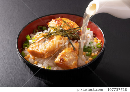 銀鮭魚茶泡飯外皮酥脆 107737718