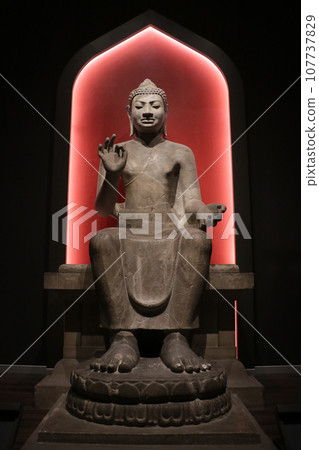 Seated Buddha Vitarka mudra 107737829