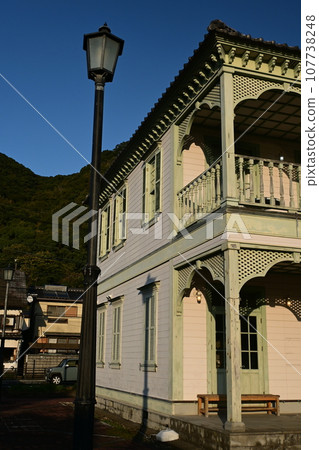 沐浴在午後陽光下的復古西式建築 107738248