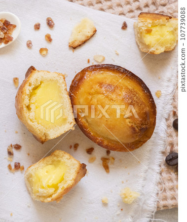 Pasticciotto leccese pastry filled with egg custard cream on a napkin top view 107739088