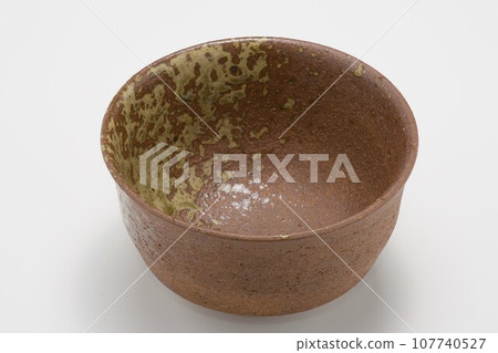 Shigaraki ware tea ceremony bowl 107740527