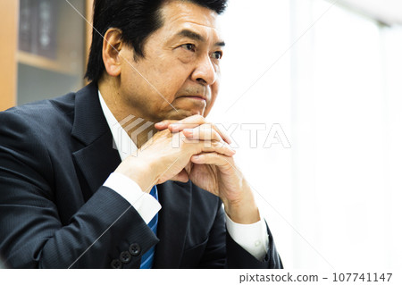 Manager working in the president's office in the office 107741147