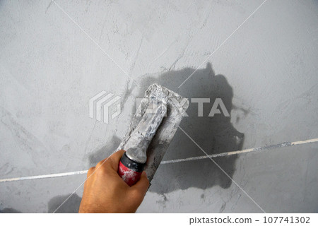 applying decorative concrete to the wall applying decorative concrete to the wall 107741302