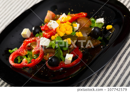 Fresh salad with vegetables, strawberries and feta cheese 107742579