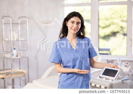 Friendly female doctor invites you to visit beauty clinic 107743013