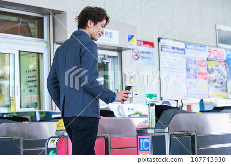 Young man automatic ticket gate Photography cooperation "Keio Electric Railway Co., Ltd." 107743930