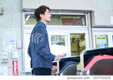 Young man automatic ticket gate Photography cooperation "Keio Electric Railway Co., Ltd." 107743939