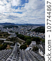 從姬路城主塔的高層可以看到姬路城下町的景色。 107744867