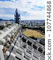 從姬路城主塔的高層可以看到姬路城下町的景色。 107744868