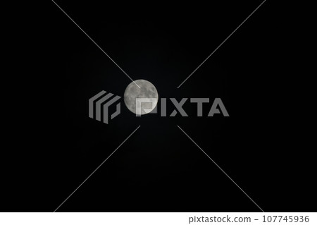 北斗市白州町，9月14日晚上，月亮在夜空中閃耀，月齡13.1 107745936