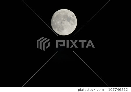 北斗市白州町，9月14日晚上，月亮在夜空中閃耀，月齡13.1 107746212