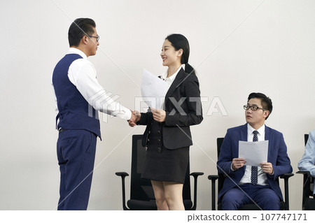 asian human resources manager meeting candidate before interview 107747171