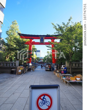 Tokyo Tomioka Hachimangu Shrine Antique Market Morning September Tokyo Tomioka Hachimangu Shrine Antique Market Morning September 107747531
