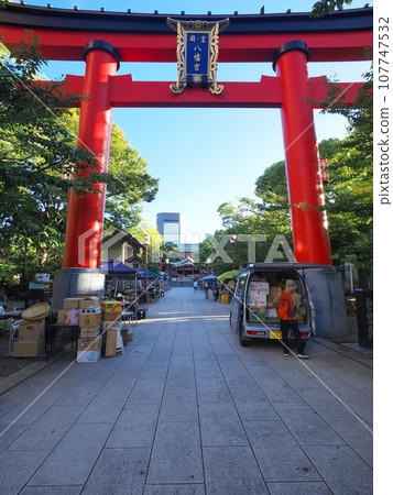 Tokyo Tomioka Hachimangu Shrine Antique Market Morning September 107747532