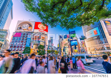 Japan's Tokyo cityscape October national average/down for 5 consecutive weeks ↓...Shibuya has completed the de-marriage campaign. No outbreak of infection, a new era = 13th 107747651
