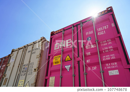 ONE's marine container shines in the strong sunlight 107748678