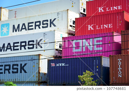 Sea containers piled up in a van pool at Oi Wharf 107748681