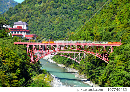 Unazuki Onsen / Shinyamabiko Bridge / View of the Kurobe River area (Kurobe City, Toyama Prefecture) [2023.10] 107749483