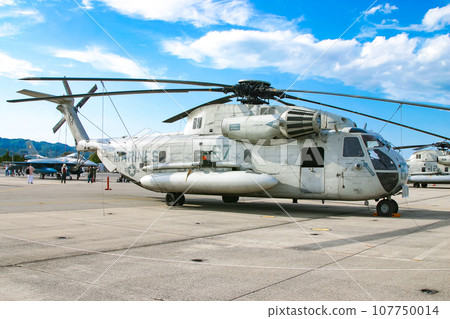 展出的美國軍用直升機CH-53D 展出的美國軍用直升機CH-53D 107750014