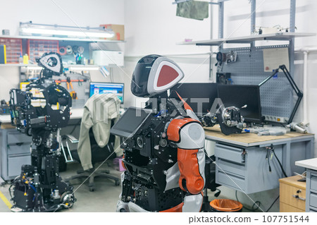 humanoid robots in the process of assembly and adjustment in the workshop humanoid robots in the process of assembly and adjustment in the workshop 107751544
