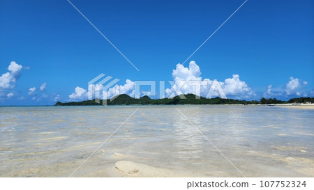 Tropical sea, Ishigaki Island, Sukuchi Beach 107752324