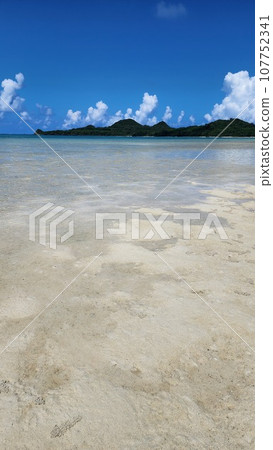 Tropical sea, Ishigaki Island, Sukuchi Beach Tropical sea, Ishigaki Island, Sukuchi Beach 107752341