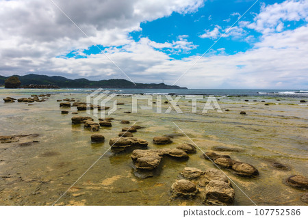Iwami-dogaura(Iwami Kaihin Park) Iwami-dogaura(Iwami Kaihin Park) 107752586