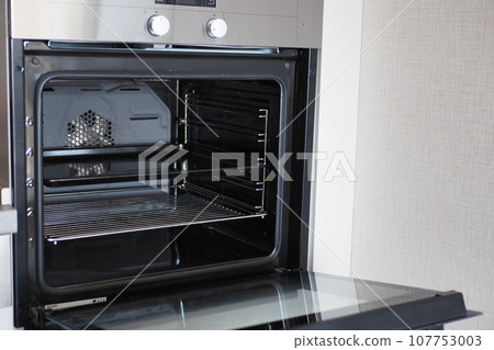 open electric oven at home 107753003