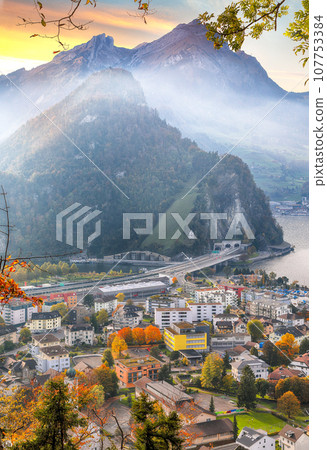 Exciting autumn view on suburb of Stansstad city and Lucerne lake with mountaines and fog 107753384