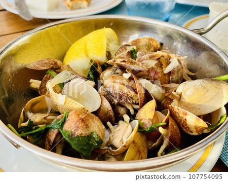 Clams in Garlic Sauce. Cooked clams with parsley,Mediterranean Cuisine 107754095