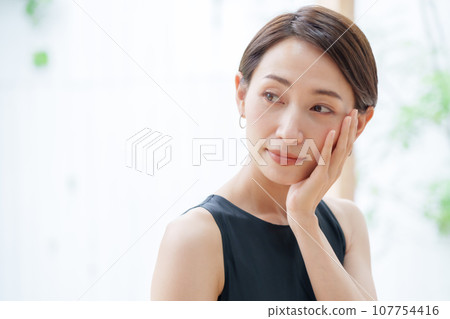 A woman relaxing in the living room 107754416