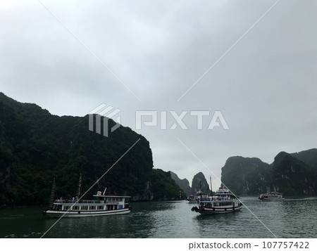 Ships in Halong Bay, Vietnam 08 Ships in Halong Bay, Vietnam 08 107757422
