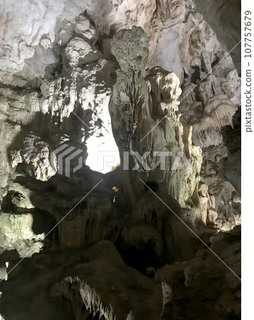 Thien Cung Cave 3 in Ha Long Bay, Vietnam Thien Cung Cave 3 in Ha Long Bay, Vietnam 107757679