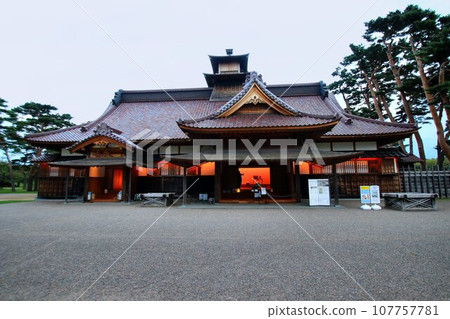 位於星形城堡「五稜郭」內的函館裁判所，是戊辰戰爭最後一場戰役－函館戰爭的發生地。 107757781