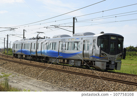 Ainokaze Toyama Railway local train 521 series train 107758108