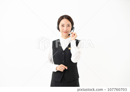 穿制服的女性經營者 107760703